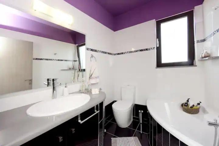 Apartment Theros Lux