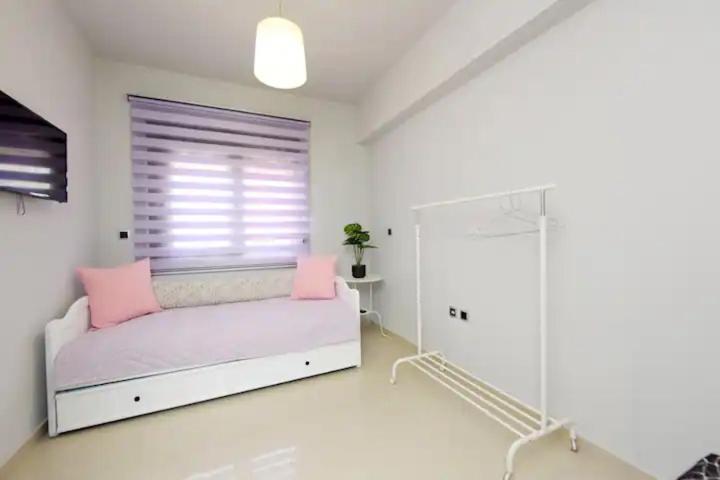 Theros Lux Apartment *