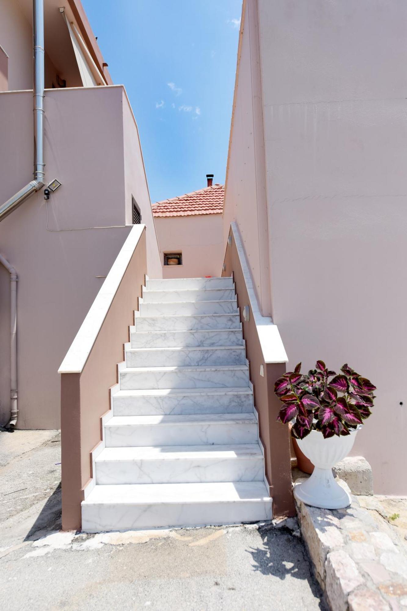 Apartment Theros Lux Embonas