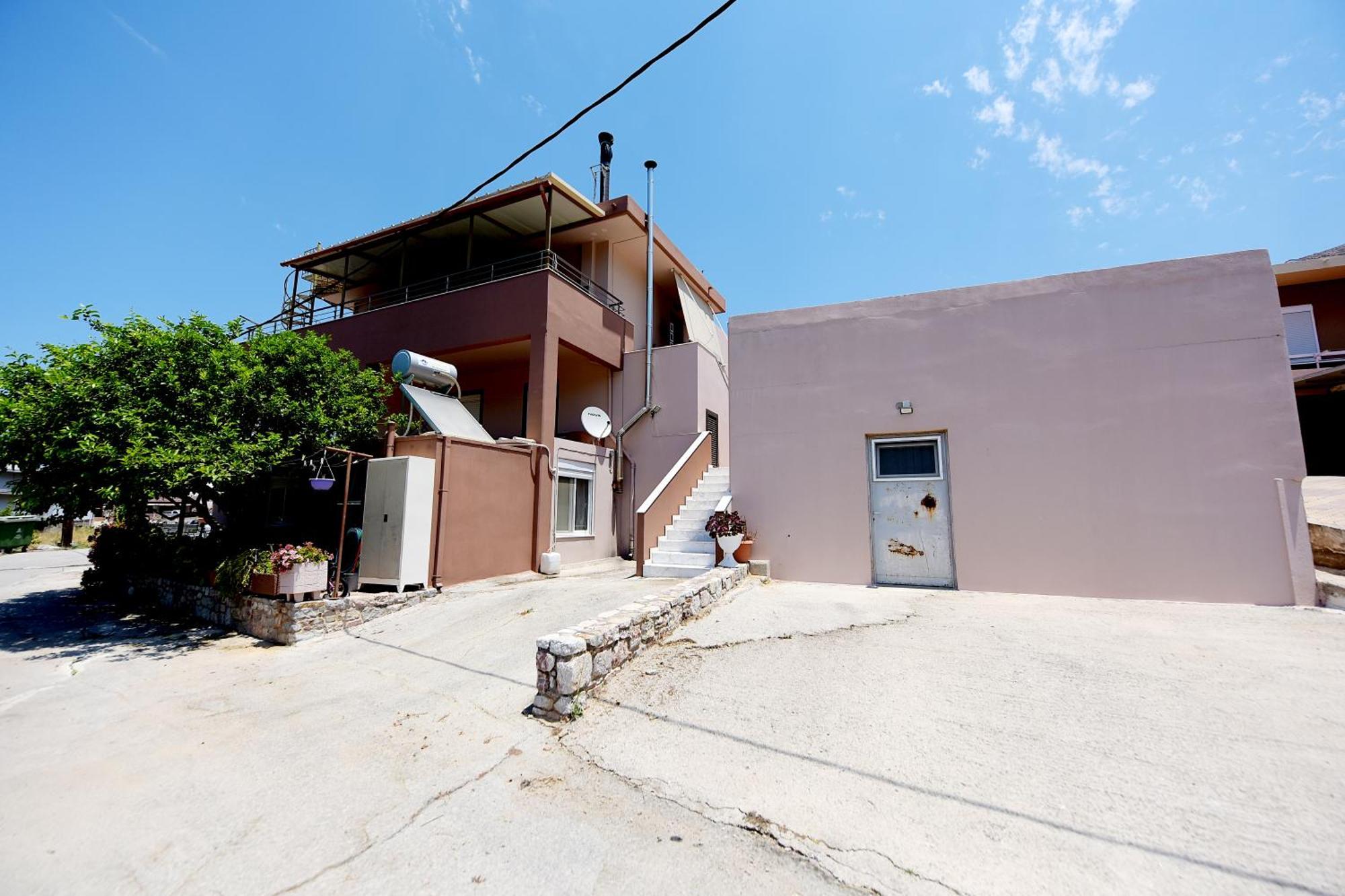 Theros Lux Apartment